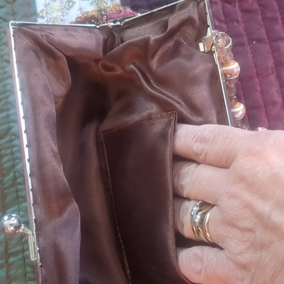 Beaded sequined clutch w hide and seek handle, goldtone snap closure/frame. - Picture 9 of 13